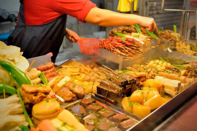 地摊经济已"落后",新的"商机"已然来临,个体赚钱时代已来临