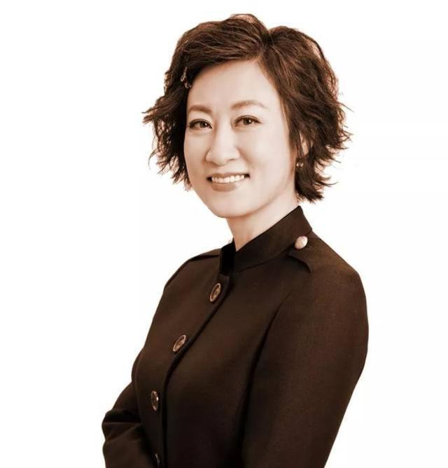 从央视名嘴到被网暴关评,疾恶如仇的元元,