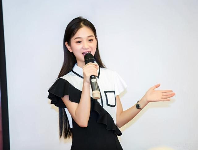 号称身家78亿张曼如,包装出来的假名媛,如何从众人捧到众人嫌