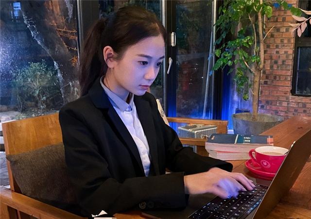 号称身家78亿张曼如,包装出来的假名媛,如何从众人捧到众人嫌