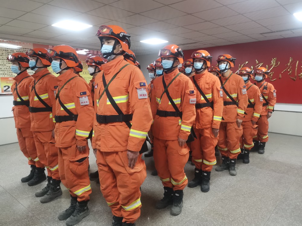 新疆阿克苏地区拜城县发生54级地震森林消防员紧急集结待命