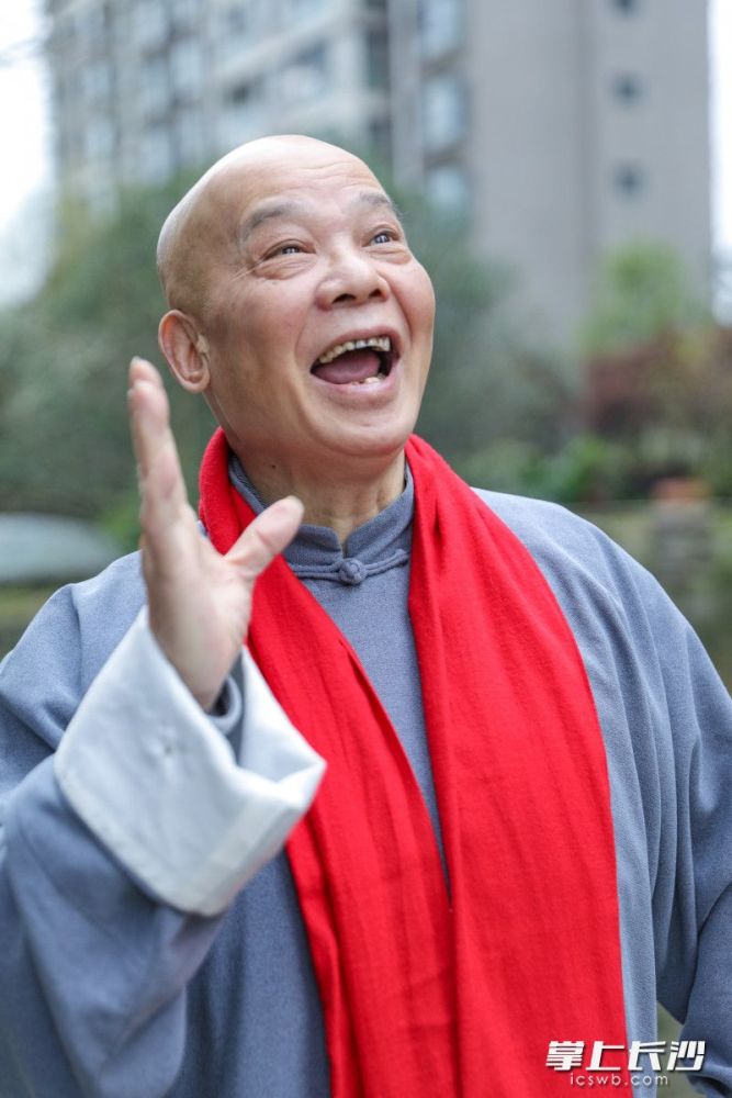 老湘剧演员伍仁斌40年来收集各种吆喝声吆喝声里留下长沙记忆