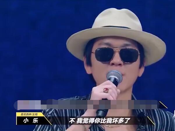 马思纯张哲轩三亚约会,为避嫌不同框,马思纯当众唱歌心情超好