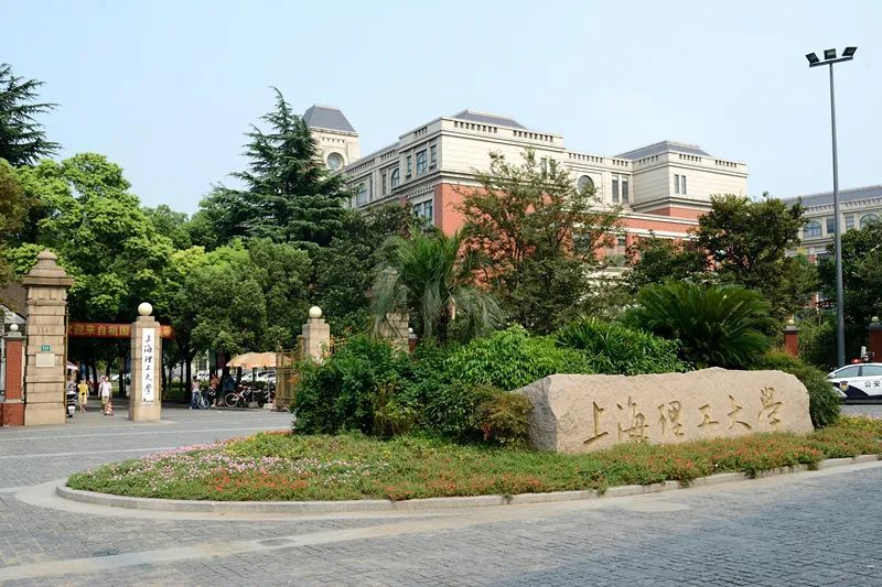 华中科技大学,西安交通大学,哈尔滨工业大学五校,后者指的是原机械