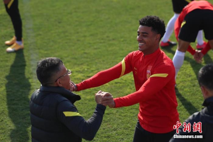 孩子重病仍如期参加集训 阿兰:很自豪能进入国足