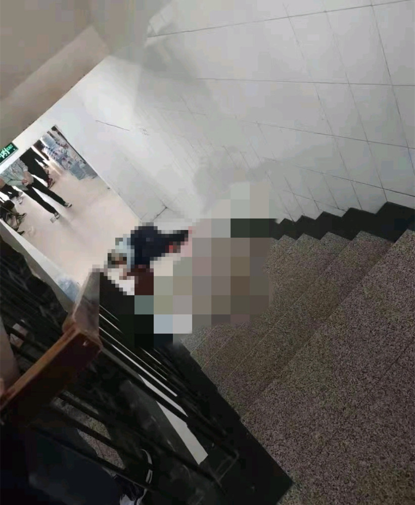 网传郑州财经学院男生被砍伤校方学生疑似自杀已不幸身亡