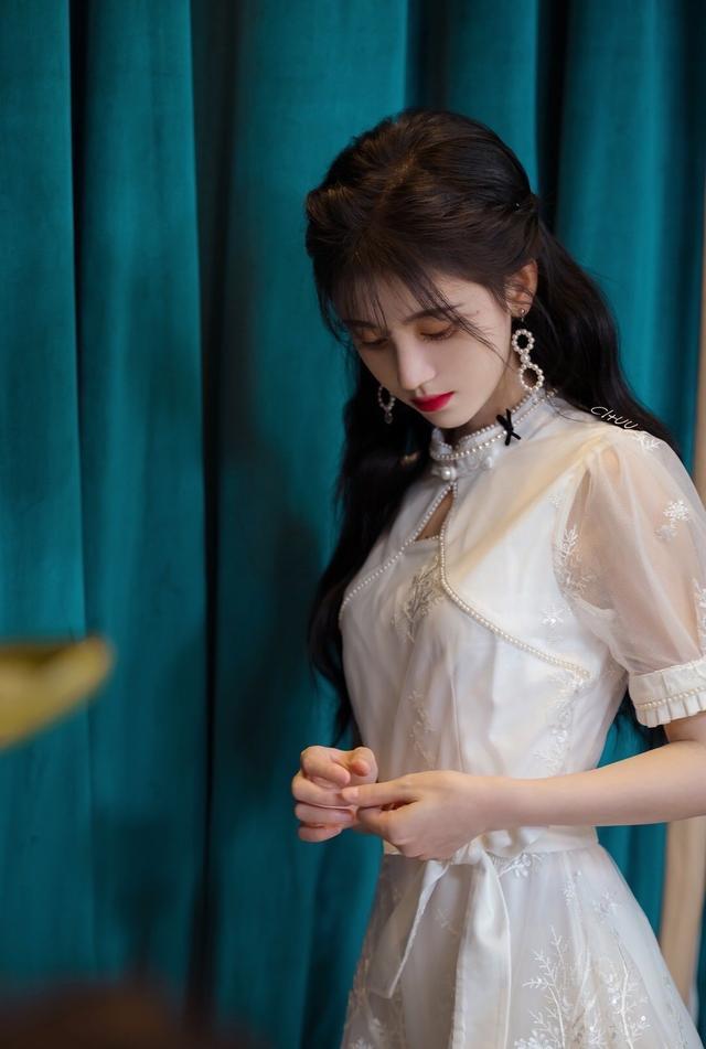 鞠婧祎旅行照太美腻傣族服装尽显曲线这身高确定只有159