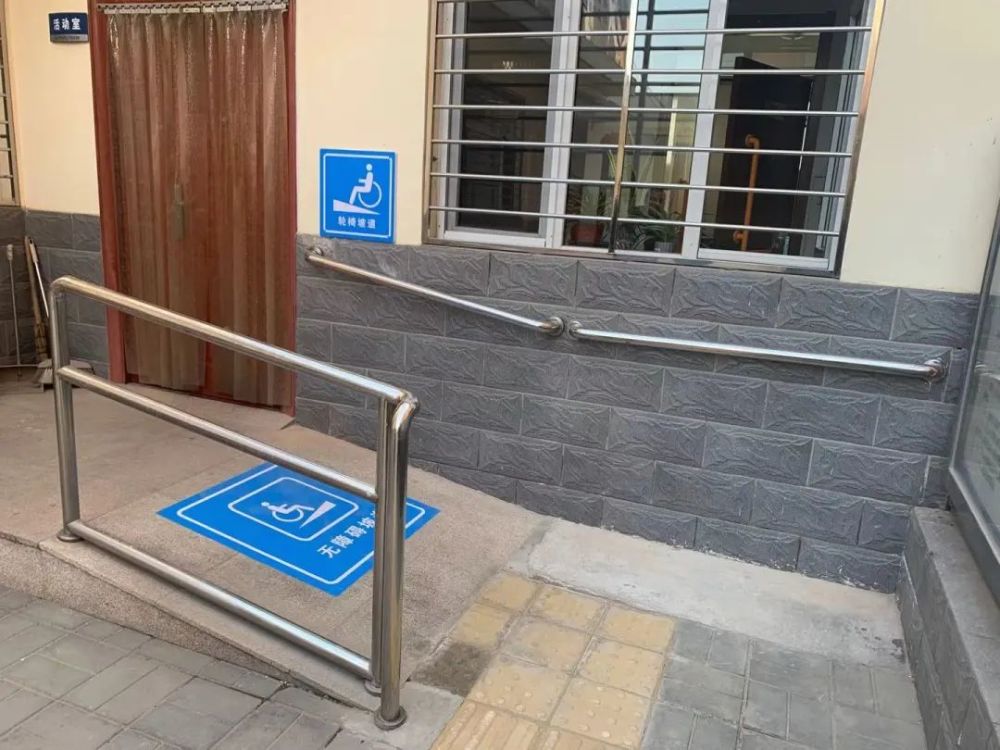 出入口坡道无障碍卫生间市民服务中心八角市民服务中心门口重新安装了