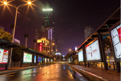 英媒质疑中国蓬勃发展的那是你没见过凌晨一点的深圳