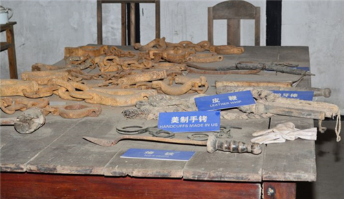 重庆工人修复渣滓洞女牢意外砸出一个洞洞内物品令所有人泪奔