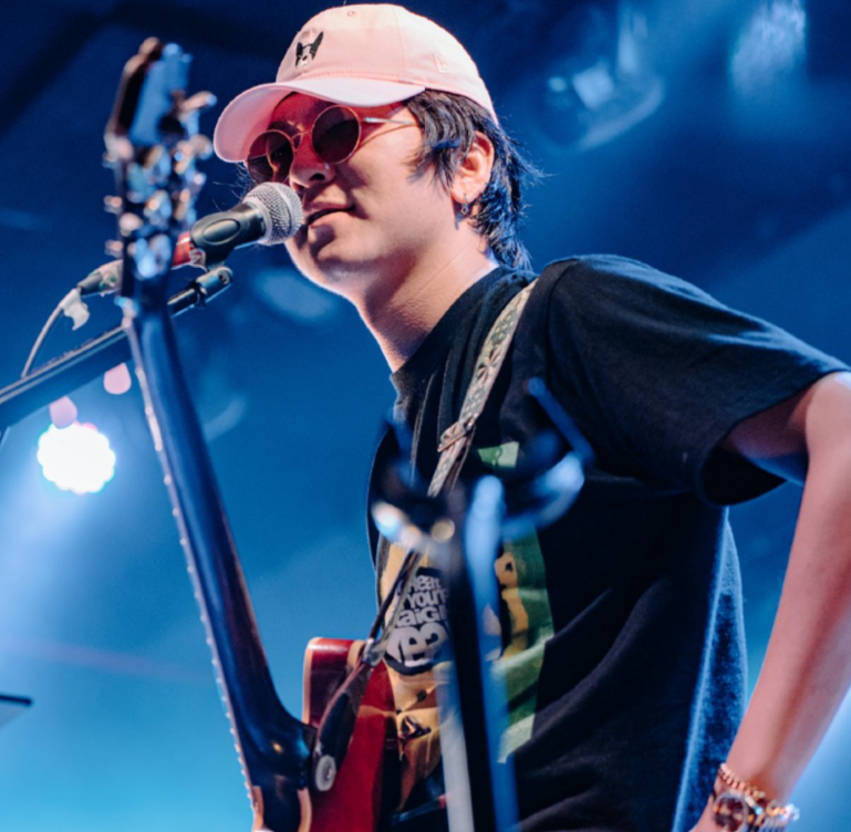 所以张哲轩是看了马思纯旧照才决定"下手"的吗?_腾讯新闻