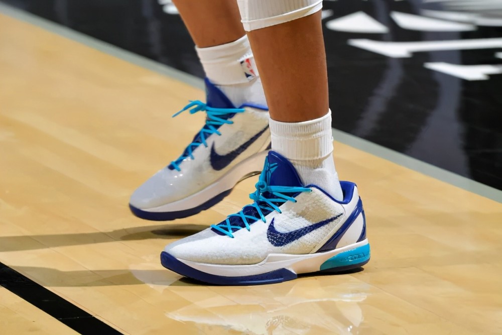 nba球员上脚哈雷尔2双锐步战靴匹克和安踏的球鞋都有