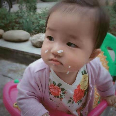 有种"沉住气"叫张馨予女儿,一直不晒娃,没想到颜值这么高