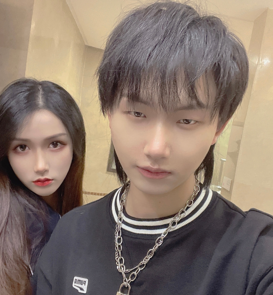 fly被雪藏另有隐情?替补14天晒女友合照,水友:感情是边路大忌