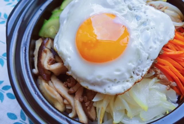 韩国拌饭一直以来是我蛮喜欢的一道主食,因为它的操作比较简单,但是