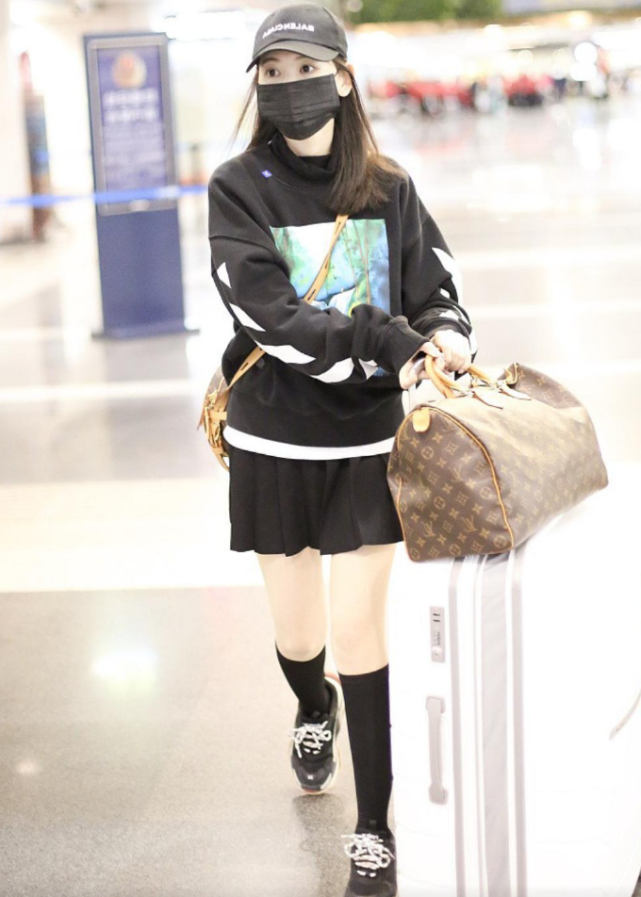 34岁马蓉近照大变样染金发全身行头十几万连王宝强都不敢认