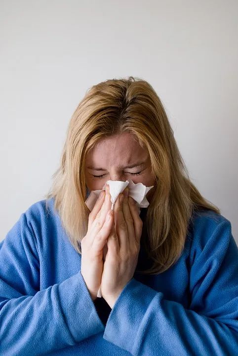 如果吸入黴菌過多的空氣,容易引起呼吸道過敏症狀!