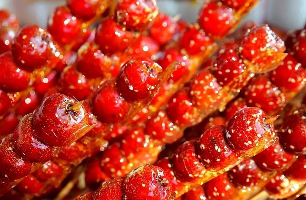 春天的第一口甜必须献给这一串糖葫芦