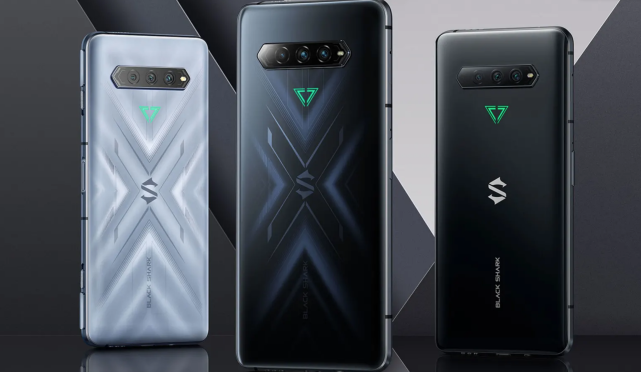 小米的黑鲨4是一款带有真正肩键的游戏手机