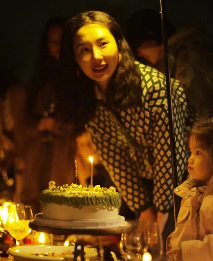 董花花好友晒照为其庆生,生日现场布置浪漫有排面,蒋凡疑露面