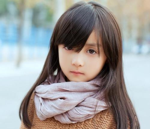 汪涵6岁儿子小沐沐近照,眼大脸尖萌翻网友,网友:长得像妈妈