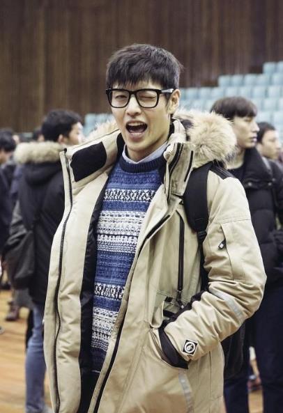 姜河那体重达200斤被嘲与iu传绯闻今沉淀两年勇夺百想视帝