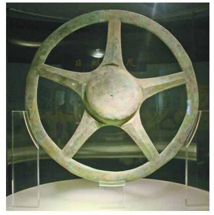 三星堆发现青铜太阳轮,西方考古学家发现古埃及壁画太阳轮_腾讯新闻