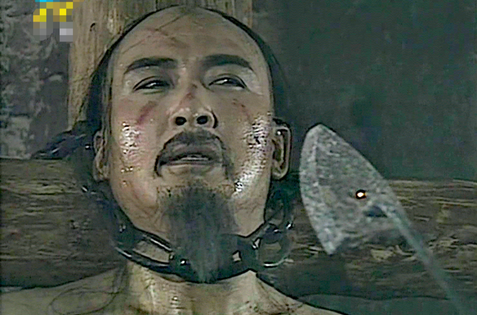 公司总经理创新烙刑烟头烫脸让员工长记性该当何罪