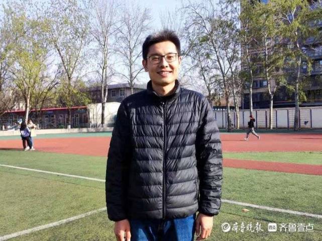 我的思政课老师｜岳松：以前下课卡点走，现在变身“段子手”_腾讯新闻