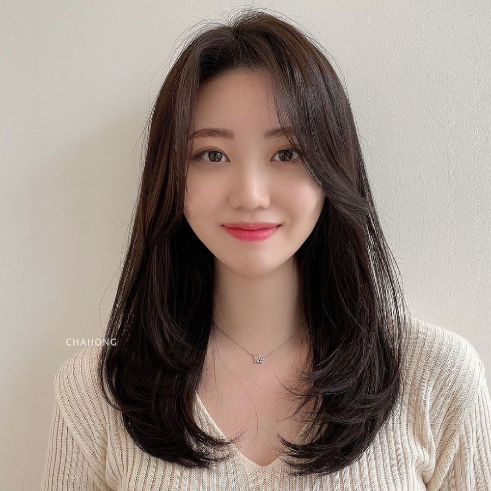 女发别再烫满头小卷发了,太老气,现在流行这几种显年轻的发型