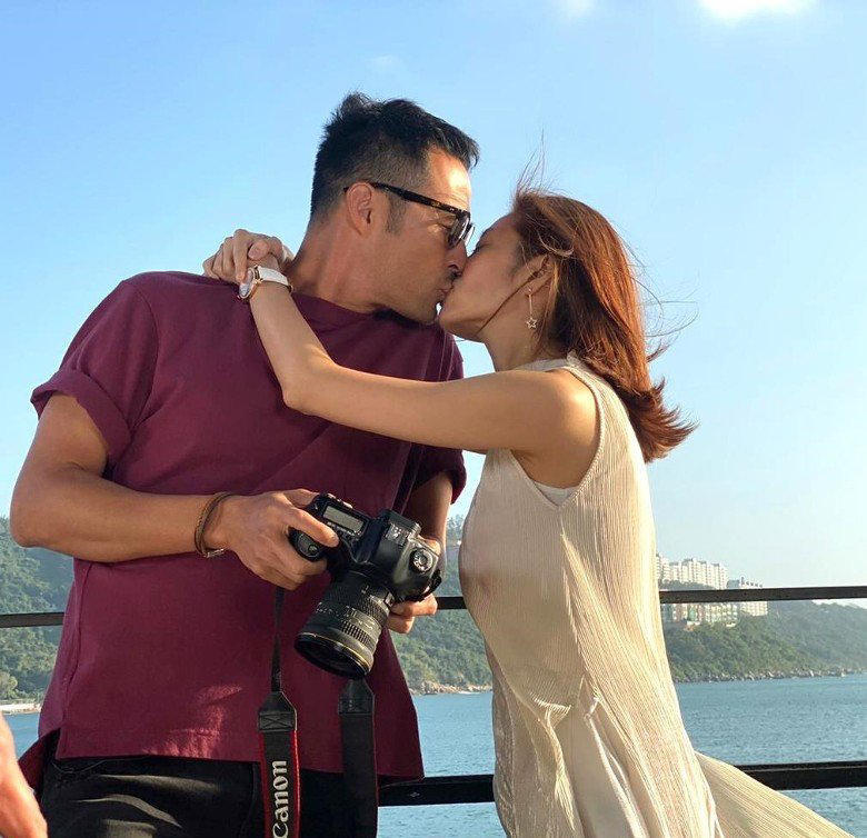 陈自瑶与张达伦在剧中谈情说爱,现实本是陌生人,剧中热恋