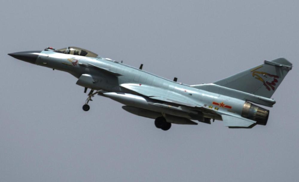 沈飞重型歼16挑战成飞单发歼10c靠人多引擎多才艰难打平