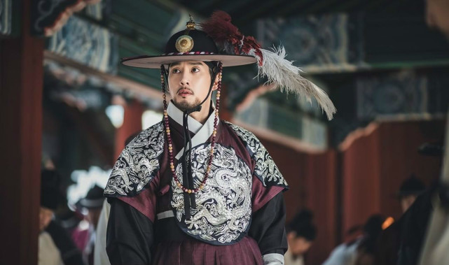 《朝鲜驱魔师》开播,19禁的僵尸剧,惊悚背后,依旧是王朝欲望