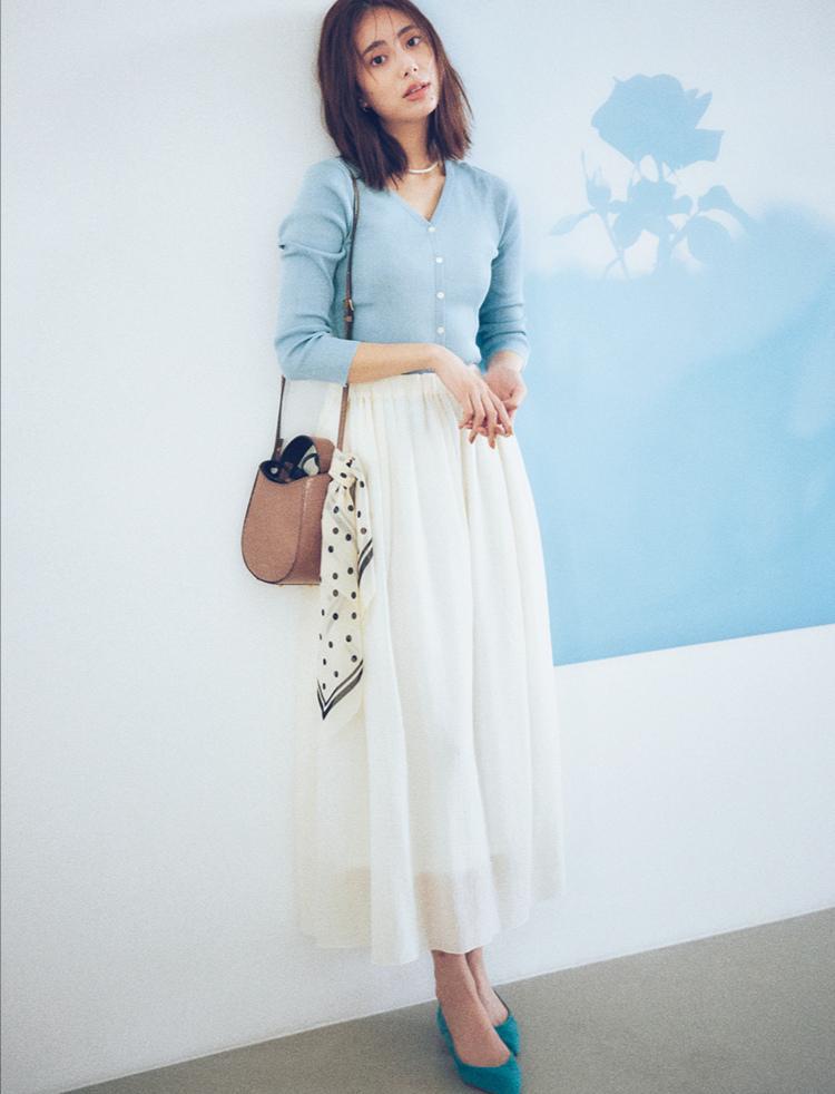 百穿不腻的白色半身裙,洋气百搭又减龄,日系穿搭必备时尚单品