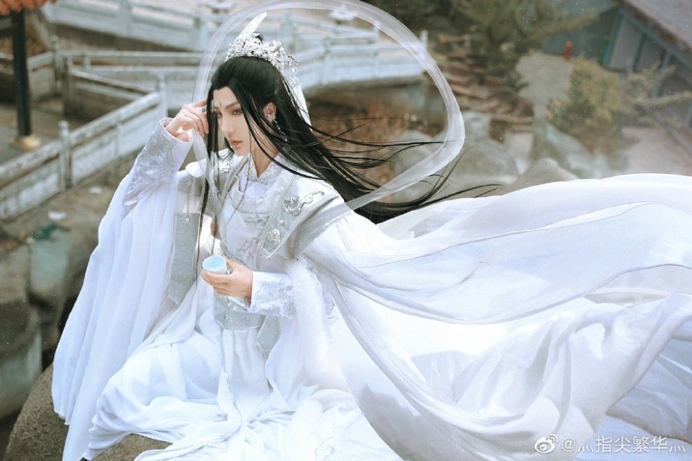 《天官赐福》君吾cos,绝美非常,一瞥一动皆令我离不开目光