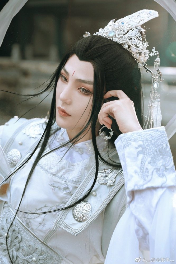 《天官赐福》君吾cos,绝美非常,一瞥一动皆令我离不开目光