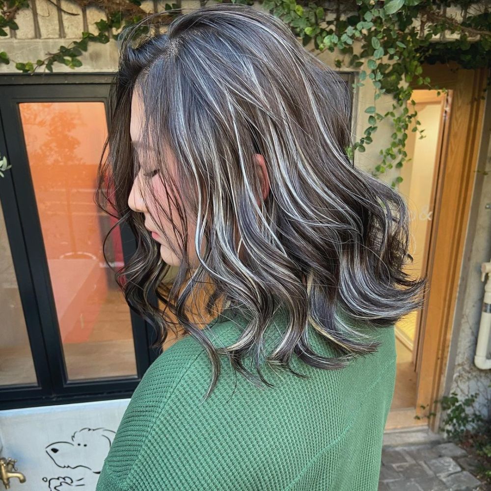 2021发型别瞎染了,高光染让你美出回头率,好看还有层次感_腾讯新闻