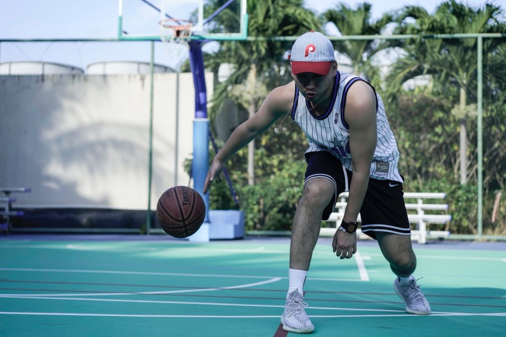 只知道他们有射箭攀岩但都没去过,这次去玩的时候竟然看见有个篮球场!