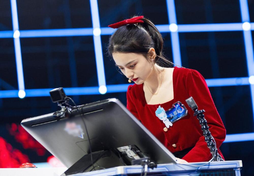 最强大脑迎来送分题看到关睿怡和潘必睿紧张到出错观众笑了