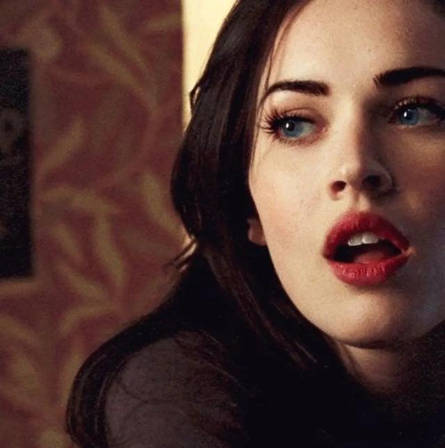 变形金刚女郎梅根福克斯一手好牌打得稀烂