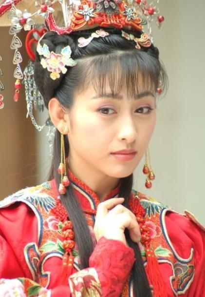 没想到张铁林竟绝情到让她打胎,侯俊杰拒绝了以为生下孩子可以挽留他.