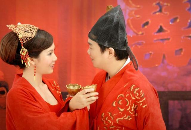 儿子娶不上媳妇父亲无奈将女儿嫁给他生出的孩子响彻中外