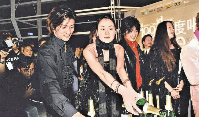 "锋菲"恋被传分手?谢霆锋被拍现身王菲家过夜 力破传闻