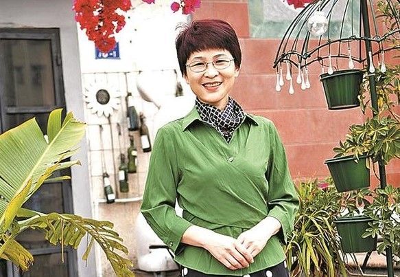 作为范明的朋友,文学批评家唐小林看着她在诗歌的道路上迈出了重要的