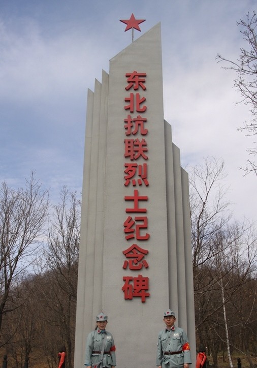 李华堂投敌以后,郭铁坚同志率抗联九军二师等部跟随三路军西征,继续