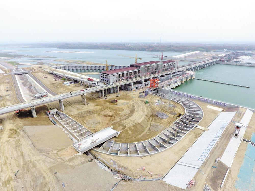 7公里千吨级航道.为了呵护汉江鱼类,项目配建两条蜿蜒曲折