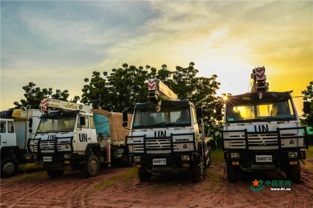 我赴苏丹维和工兵分队展开武器装备专项整治