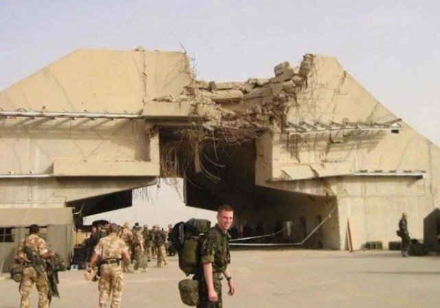 阿米里亚防空洞惨案发生于1991年2月13日,正值海湾战争尾声,多国部队