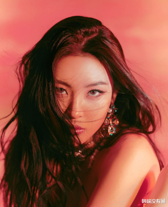 1992 年 5 月 2 日出生的宣美(李宣美),于 2007