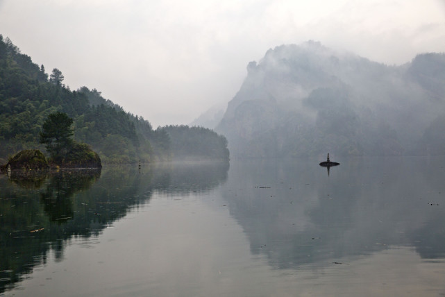 诗情画意的山水风光梦幻朦胧的山景倒影空灵幽静的江南天池